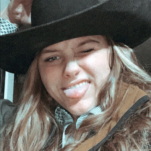 Meet your Posher, Alexis - Picture 1 of 1